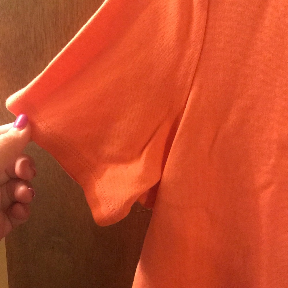 Simple Tee - Picture 2 of 3
